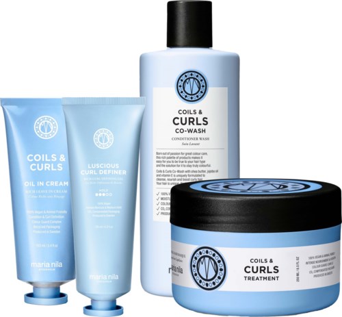 Hårpleieprodukter består av en co-wash, behandling, balsam og olje krem i blå emballasje.