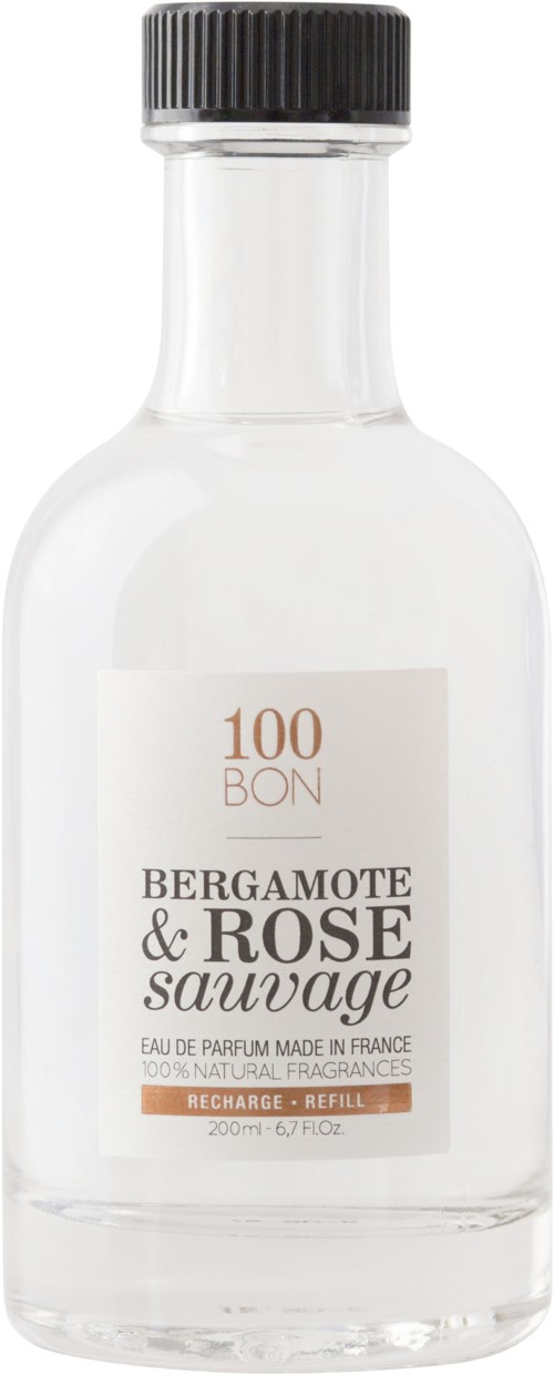 En tydlig parfymflaska med svart lock, märkt med doftnamn Bergamote & Rose Sauvage, 200ml.
