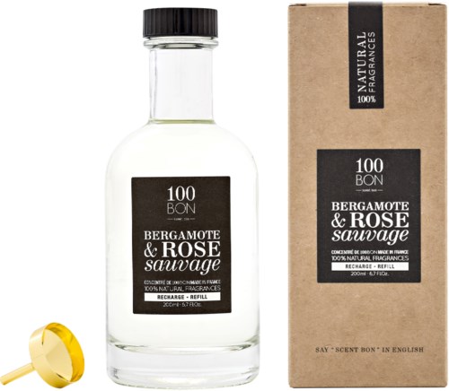 En genomskinlig flaska och en förpackning med doft av bergamot och ros, märkta som naturliga, med 200 ml storlek.