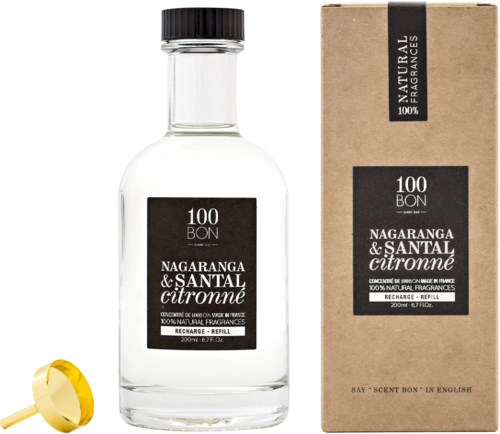 En klar flaska och box med Nagaranja & Santal citronné doft, med svarta och vita siffror, och en gul vaxplatta.