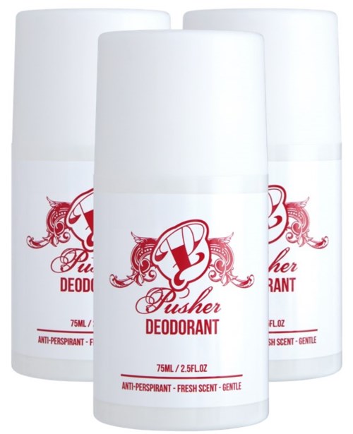 Tre vita deodorantstift med röd dekorativ text och design, märkt Pusher, var och en 75 ml.