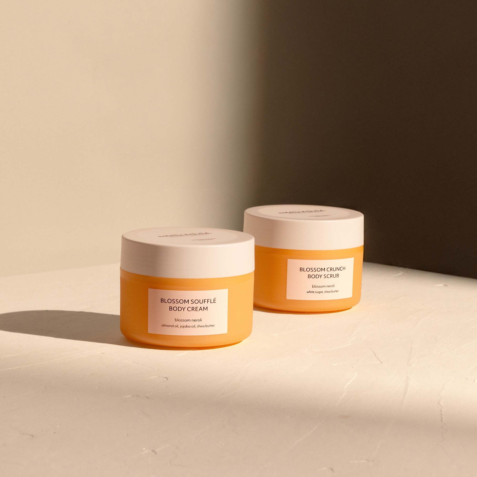 Estelle & Thild Blossom Souffle Body Cream 200 ml & Crunch Body Scrub (obrázok 4)