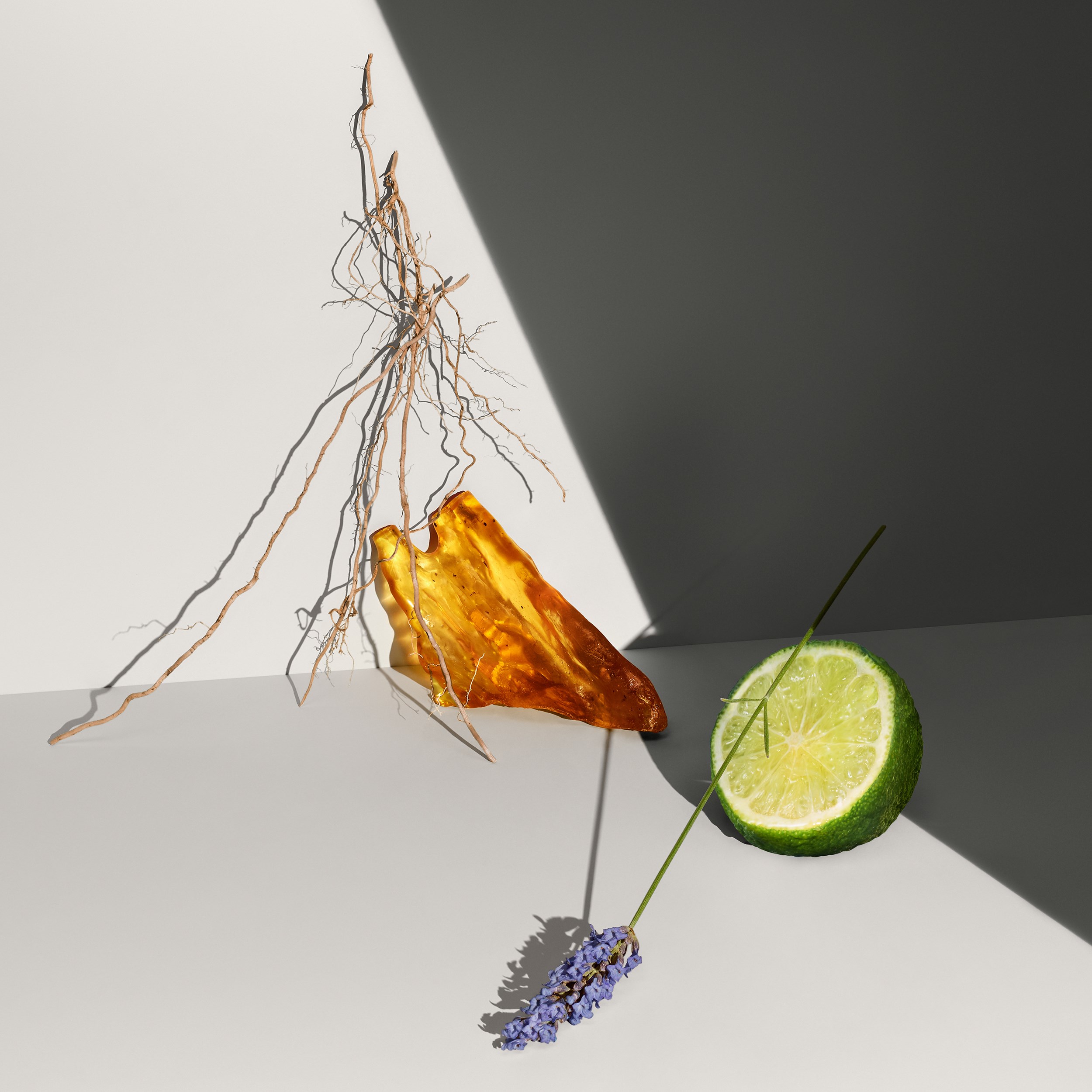 Alternativ bild 1 för Calvin Klein Defy Deodorant Spray 150 ml