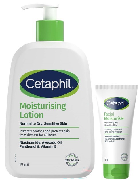 Dwie butelki lotiony nawilżającej Cetaphil, jedna duża z pompką i jedna mała tubka, dla suchej i wrażliwej skóry.