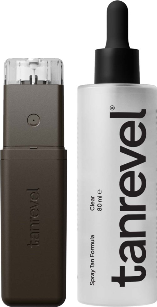 En brun spraytan-innretning og en hvit flaske med pipette, merket 'tanrevel' og 'Spray Tan Formula Clear 80 ml.'