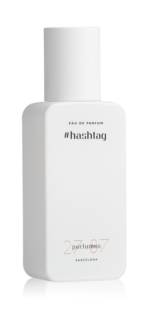 Een eenvoudige witte parfumfles met het label #hashtag en kleine tekst onderaan.