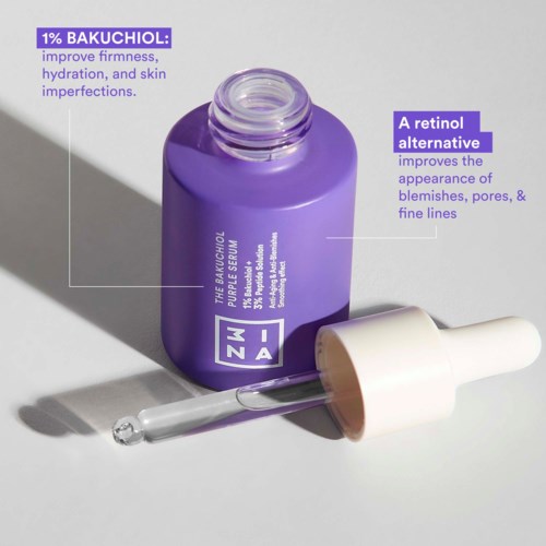 En lilla hudplejeflaske med pipette og to informationslinjer om ingredienser og deres fordele.