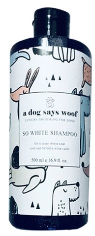 En etikett med lekne tegninger av hunder og hender i tegneseriestil, viser produktet 'A Dog Says Woof' hvitt sjampo.