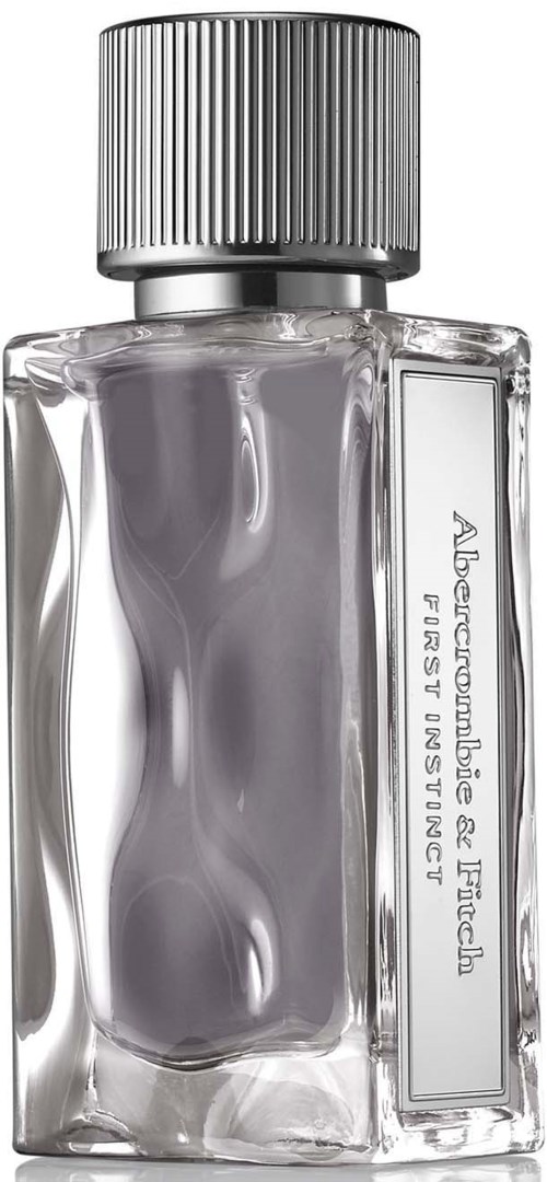 Ein klarer, rechteckiger Glasflakon mit silberner geriffelter Kappe, beschriftet "Abercrombie & Fitch."