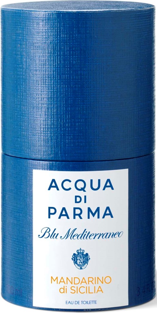 Sininen pyöreä hajuvesipullo valkoisella tarralla, jossa teksti ja tunnus, nimeltään 'Acqua di Parma' ja 'Mandarino di Sicilia.'