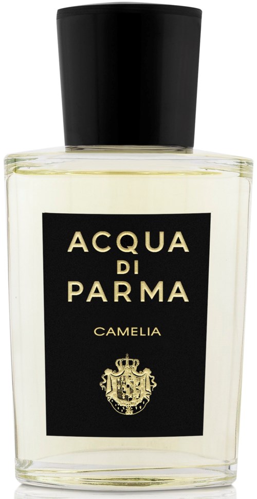En parfymflaska med svart lock, etiketten säger 'ACQUA DI PARMA CAMELIA' och en vapensköldslogotyp.