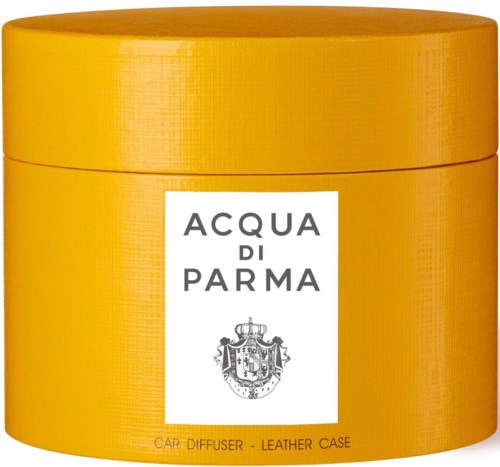 En rund, gul behållare med orden "Acqua di Parma" och en vapensköldlogga på framsidan.