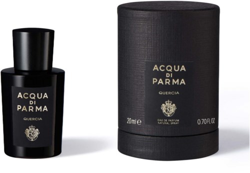 En sort flaske og en rund æske, begge mærket 'Acqua Di Parma Quercia' parfume, vises.