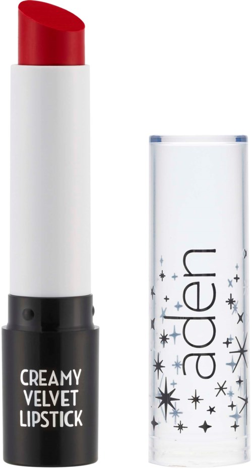 En leppestift med rød tupp og hvit kropp, merket "Creamy Velvet Lipstick," ved siden av en klar hette dekorert med stjerner.