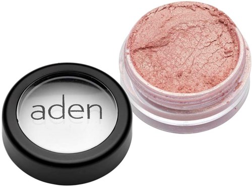 En lille beholder med lyserødt pudder og sort låg mærket "aden".