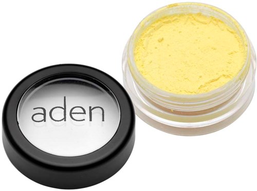 En lille krukke med gul salve og sort låg, der siger "aden". Låget er fjernet og viser salven indeni.