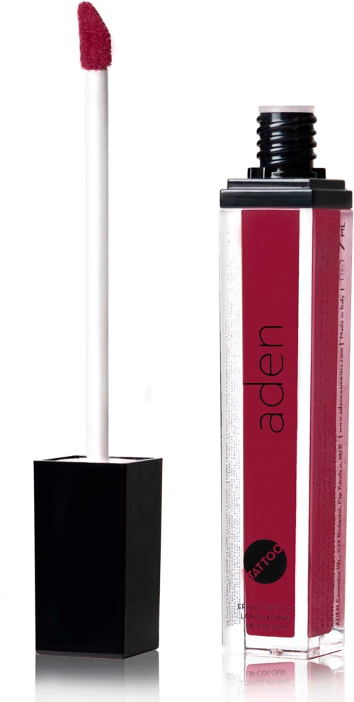 En læbefarvet gloss i tube med sort låg, børsten er dækket af rosa gloss.