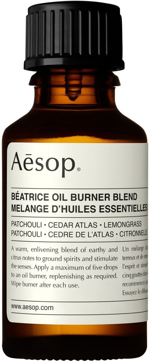 Gulbrun flaske med Aesop Béatrice Oliebrænderblanding med ingrediensliste på etiketten.