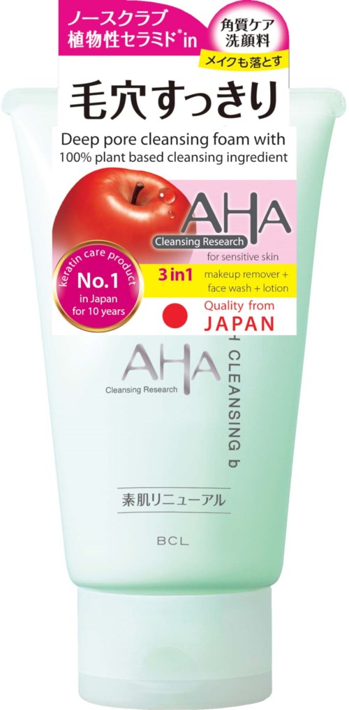 Putki syväpuhdistusvaahtoa, jossa on punainen omena ja japaninkielistä tekstiä, sekä korostaa etuja ja alkuperää.