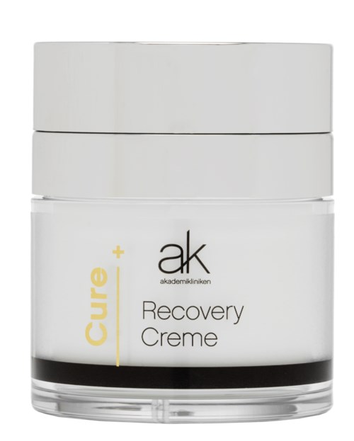 En vit burk med svart och gult text, märkt som 'ak Recovery Creme' från 'akademikliniken', för hudvård.