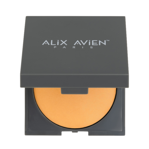 En svart låda med lock, innehållande en rund, orange makeupprodukt inuti.