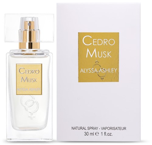 Een heldere parfumfles met een gouden spraydop en een witte doos, beiden gemarkeerd Cedro Musk door Alyssa Ashley.