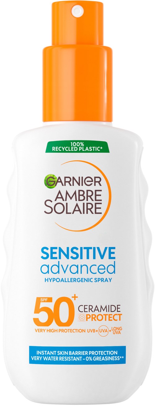 Eine weiße Flasche mit orangefarbener Sprühkappe, beschriftet 'Garnier Ambre Solaire Sensitive Advanced SPF 50+'.