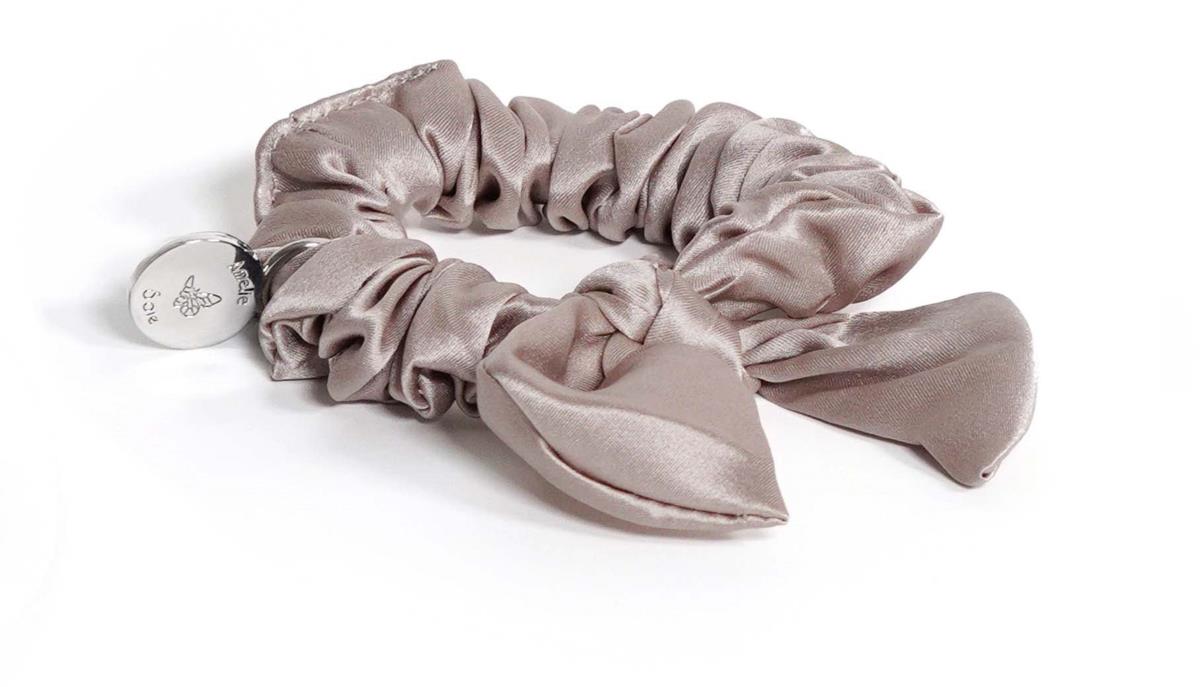 Amelie Soie Secrets de beauté Silk Bow Greige