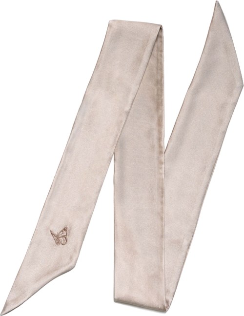 En glänsande beige satinsjal med en liten rosett i ena änden, lång och smal.