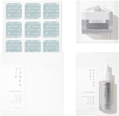 Trzy produkty do pielęgnacji skóry: plasterki, krem o nazwie 'Holy Cream' i serum w sprayu. Prosta opakowania.