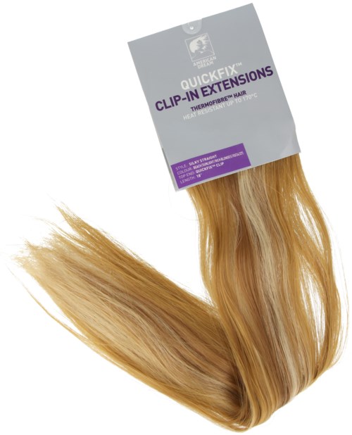 En hårförlängning med en produktetikett ovanpå, som visar blont, vågigt hår.