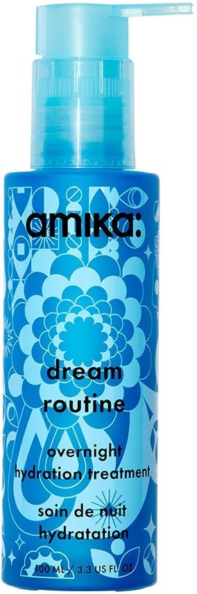 Blå flaska från amika Dream Routine nattlig återfuktningsbehandling med pumpmunstycke.