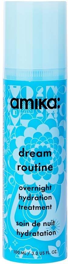 Blå sprayflaska märkt 'amika dream routine overnight hydration treatment'.