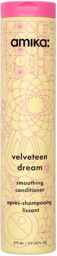 En lang, slank flaske med rosa lokk. Den har en dekorativ gul bakgrunn med rosa mønster. Teksten inkluderer merke og produktinformasjon.