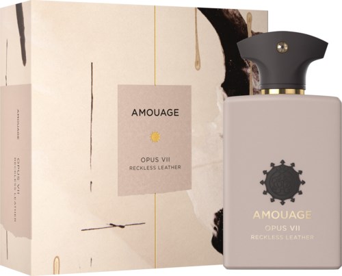 En parfyllflaska och förpackning med minimalistisk design, svart kork, varumärkesnamnet 'AMOUAGE' och doften 'RECKLESS LEATHER'.