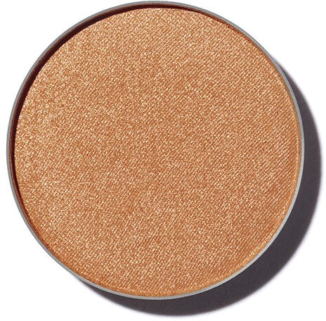 En rund ögonskugga i ljus beige glittrande nyans.