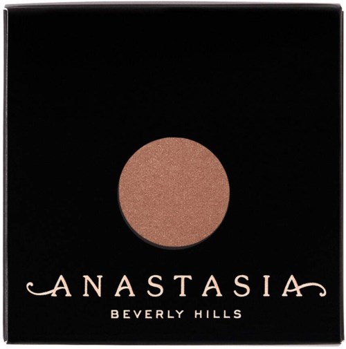 En svart förpackning med en brunt cirkel i mitten, märkt med namnet Anastasia Beverly Hills.