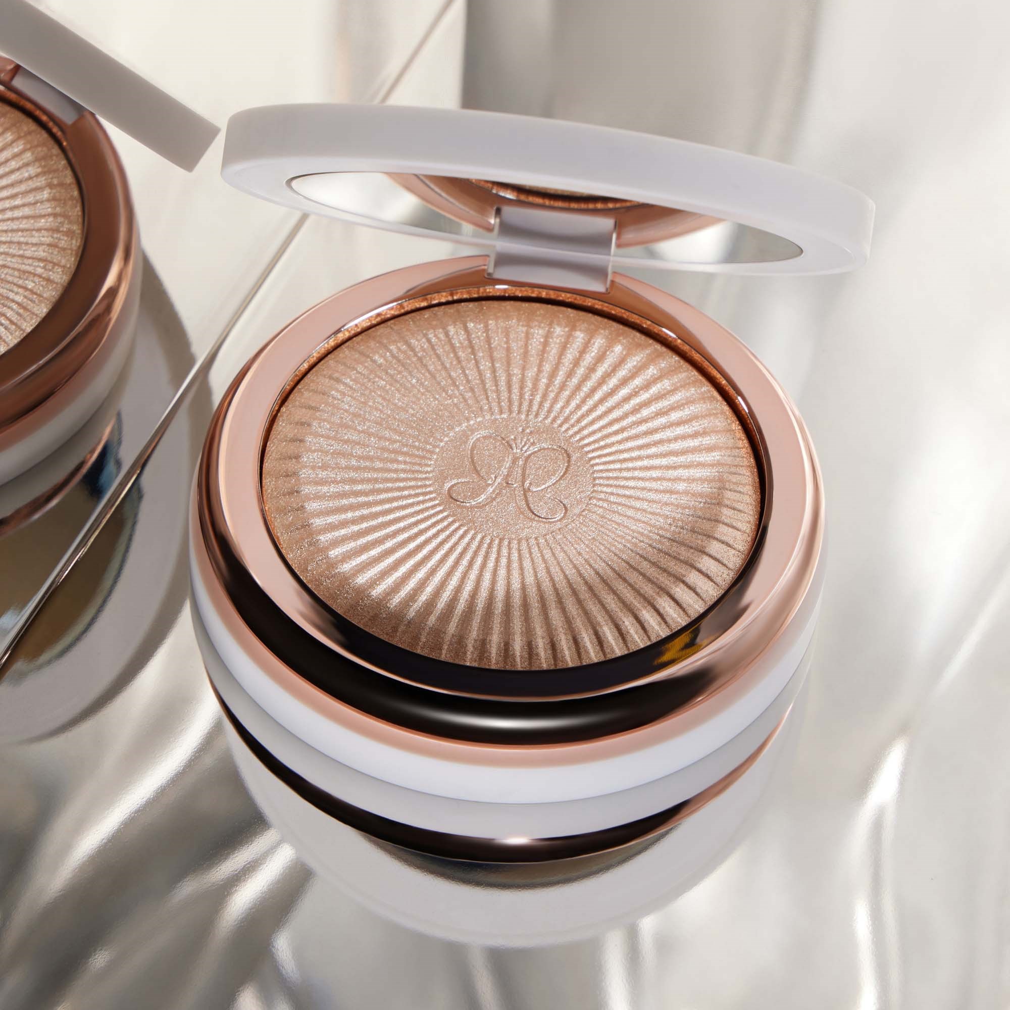 Anastasia Beverly Hills Glow Seeker Highlighter Enchanted (obrázok 8)