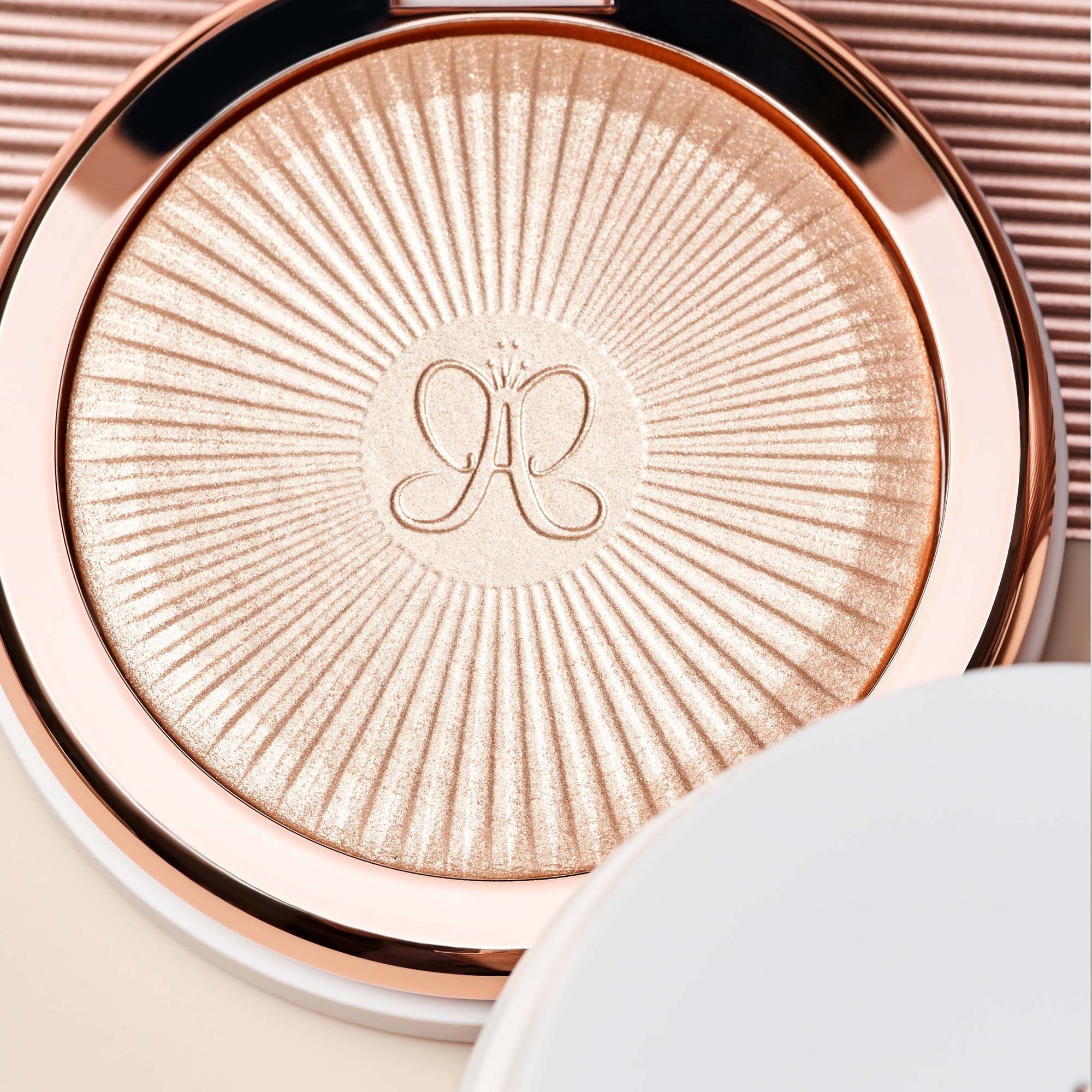 Anastasia Beverly Hills Glow Seeker Highlighter Ethereal (obrázok 9)