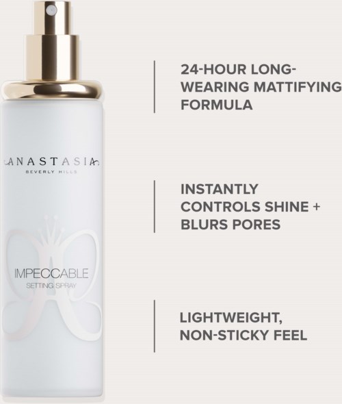 En sprayflaske mærket som makeup-setting spray, der fremhæver lang holdbarhed, glanskontrol og let følelse.