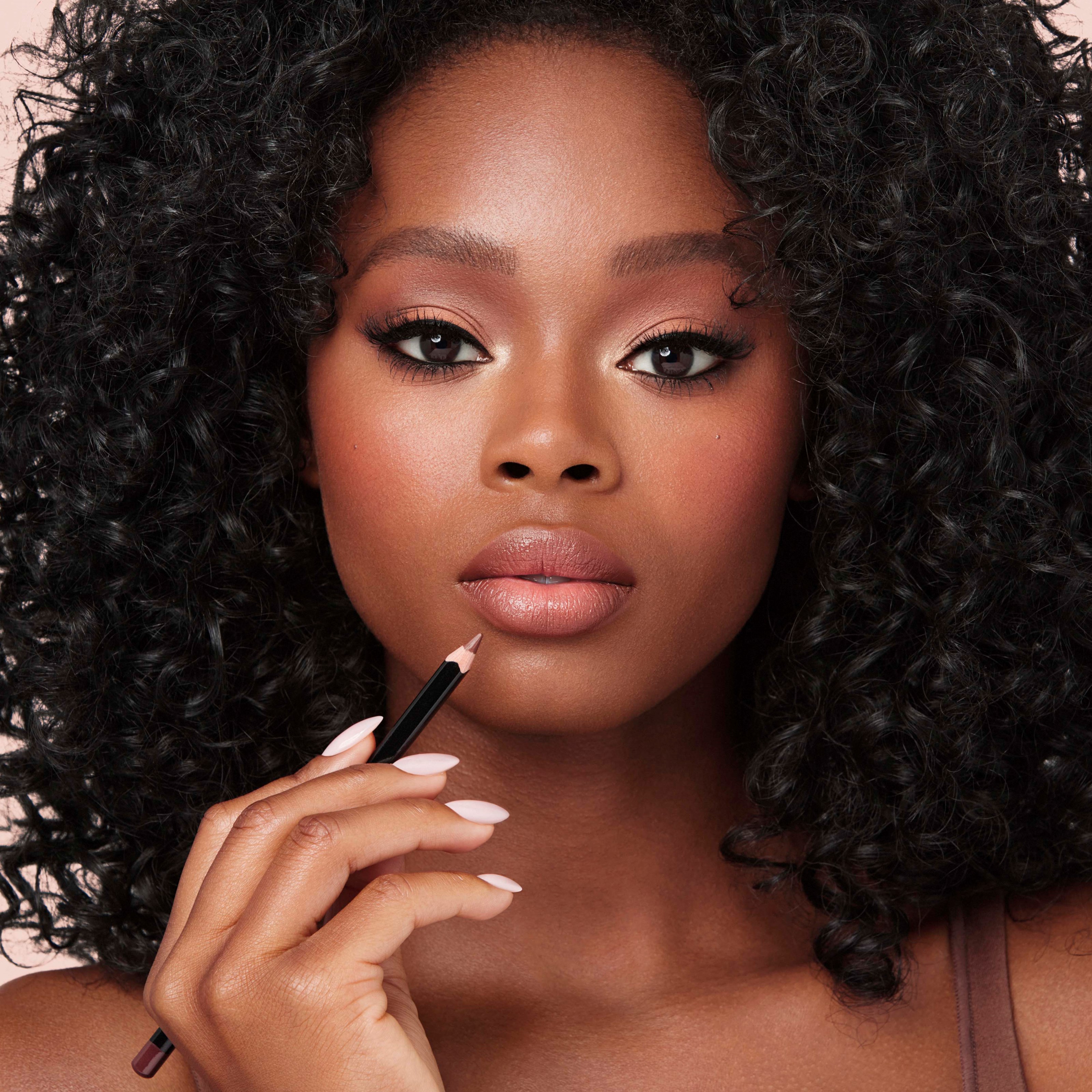 Anastasia Beverly Hills Lip Liner Mocha - kredka do ust Mocha (obrázok 7)