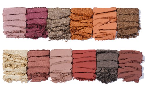 To rader med knuste øyeskyggepulver i ulike rosa, røde, brune og beige nyanser. Hver rad har åtte farger.