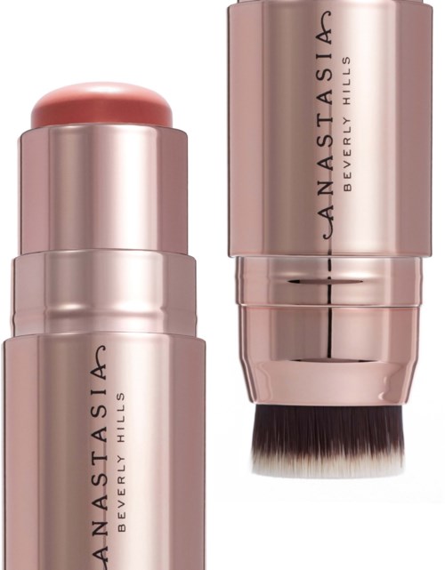Ein kompaktes Make-up-Produkt mit Creme-Rouge und Pinsel in einem rosa, metallischen Behälter.