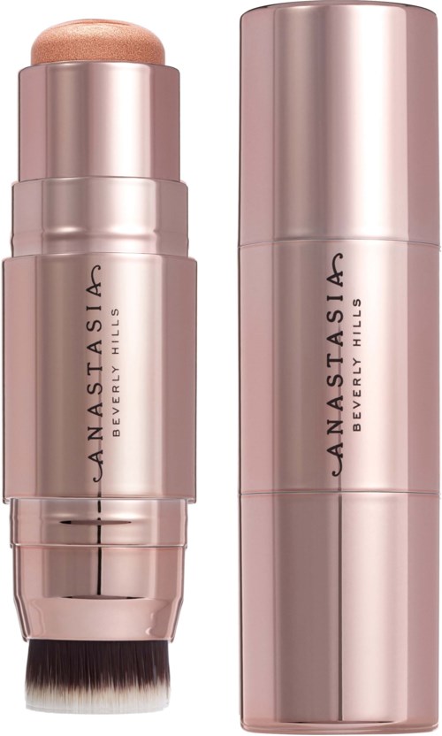 En blushstift med en matchende cylindrisk beholder ved siden af, begge i lyserødt metallic-farvet, mærket 'Anastasia Beverly Hills.'