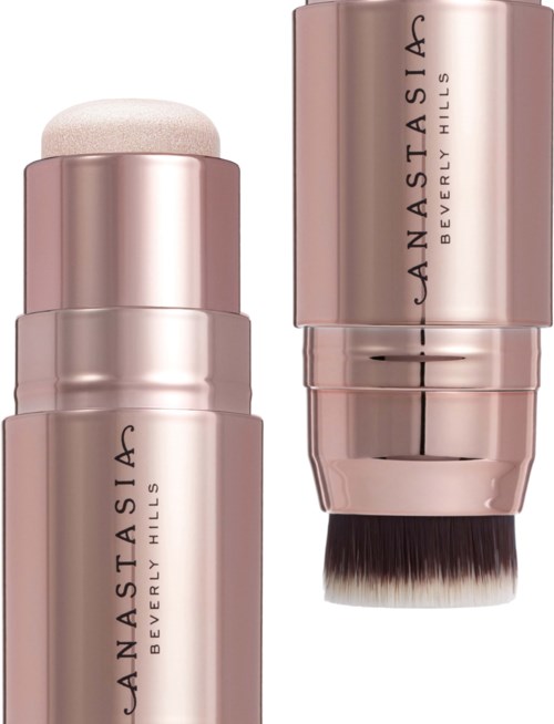 En makeupbørsteholder med en concealed eller foundation stick indeni, begge i rosa metal beholdere mærket "Anastasia Beverly Hills."