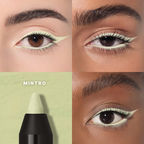 Tre modeller med dristig øye makeup og hvit eyeliner, og en flaske mintgrønn kosmetikkprodukt.