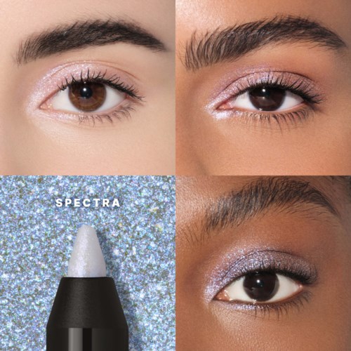 Nærbilde av fire øyne med skinnende rosa øyeskygge og velstelte øyenbryn, og en glitteraktig Spectra-makeup.