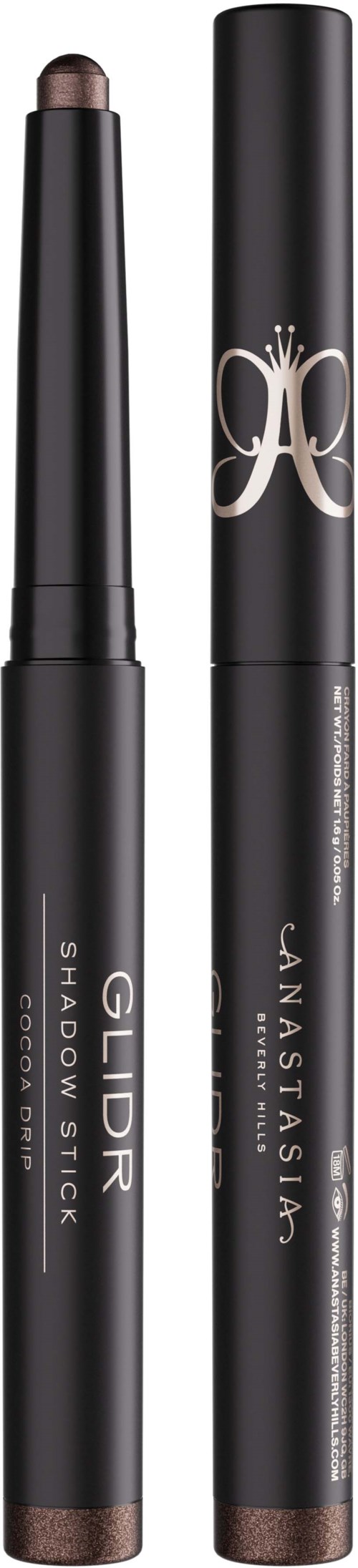 To lange, slanke sminke-stifter med svart emballasje, en merket 'SHADOW STICK' og den andre 'JUVIA'S PLACE'-logo.