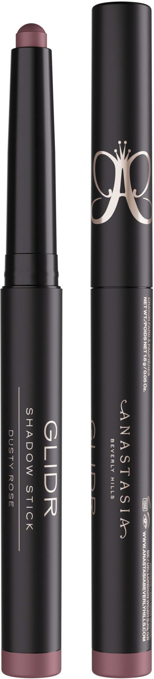 To svarte makeupstifter, en med lokk og en uten, har rosa tupp og hvit tekst.