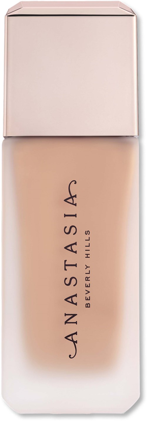 En foundationflaska från Anastasia Beverly Hills. Den är i ett frostat glas med en beige nyans och ett glänsande lock.